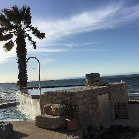 Les Pieds Dans L'Eau Bed & Breakfast Sete Exterior photo